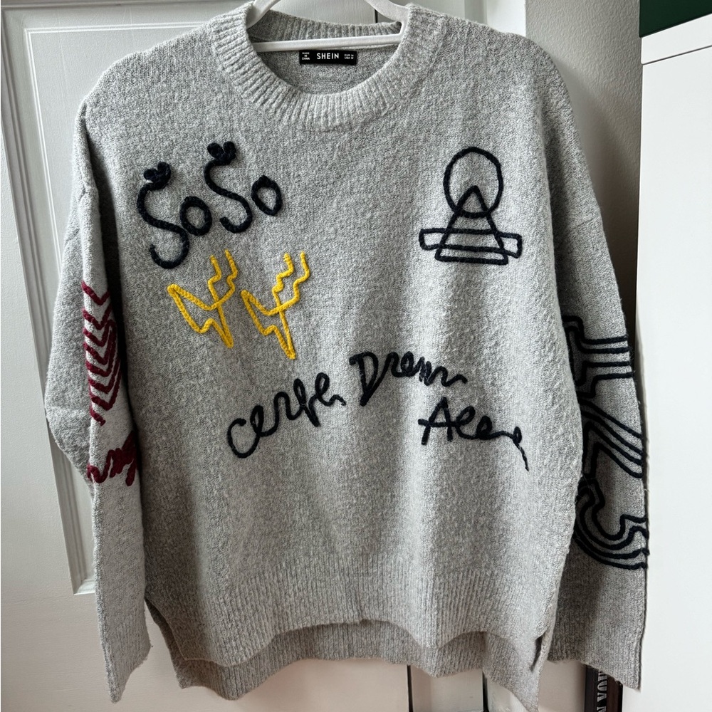 Soft oversized grey sweater with color details